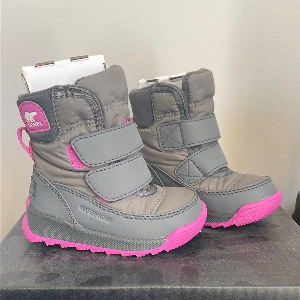 Toddler Girls Sorel Whitney II strap size 4 boots. New
